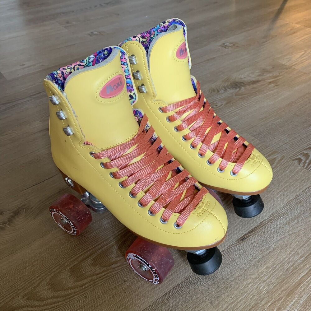 Moxi Beach Bunny Roller Skates Size 5